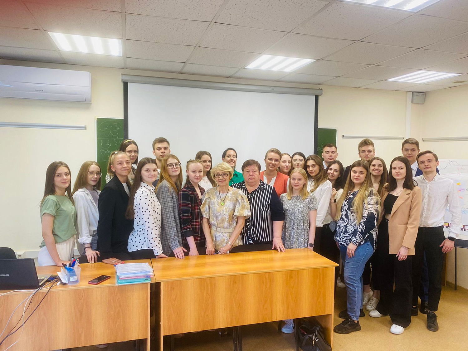 Выпускники 2022 Института перспективных транспортных технологий и переподготовки кадров